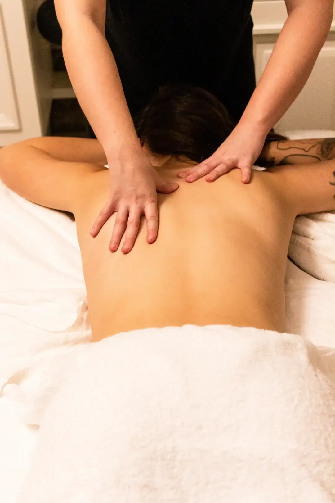 Terapia de masaje en Manos Sagradas Masajes